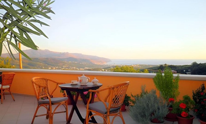 Ano Vouves House | Sea view and nature(traditional stone house)