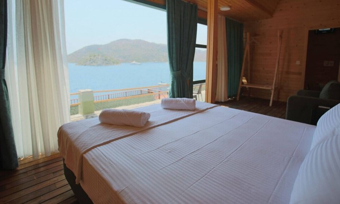 Bozburun Ski Chalet | Sea View Bungalow w Pier and Terrace in Bozburun