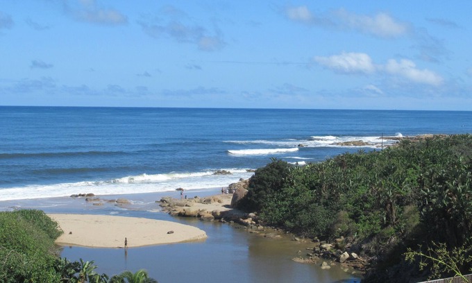 Ramsgate Apartment | Sea View Holiday Apartment. Walk to the Beach. Exclusive use roof-top deck.