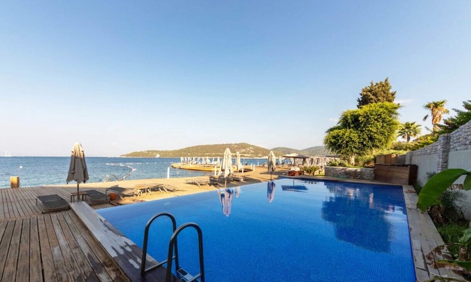 Bodrum City Center Villa | Sea View Loft House w Shared Pool 1 min to Beach