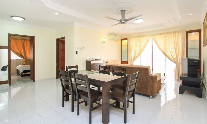 Tanjung Bungah Apartment | Sea View Nice deco By Beach