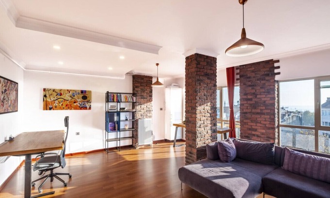 Maltepe Apartment | Sea View Sleek Flat near Transportation in Maltepe