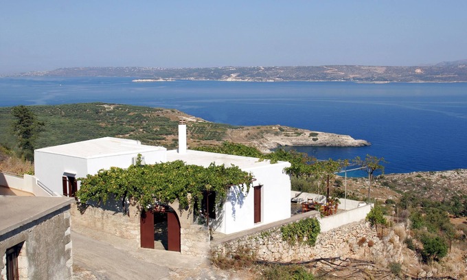 Kokkinon Khorion House | Sea View Traditional Villa in Crete