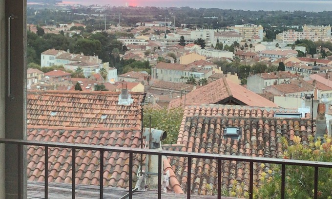 Hyeres City Centre House | Sea view-Villa d'architecte/jacuzzi-centre historique Hyères - villa JEANNELINE