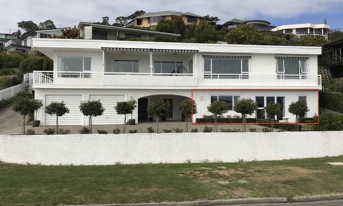 Britannia Heights Apartment | Sea views and sun