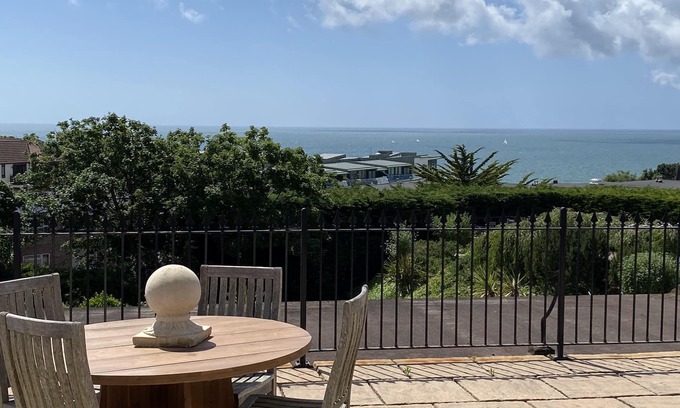 Boscombe Apartment | Sea views & private terrace. Private Parking. 2 bed luxury flat. 5 min beach