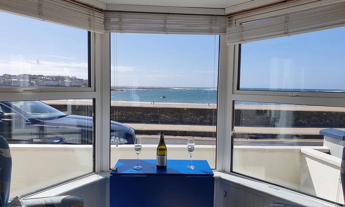 Kilkee Cottage | Sea Warrior - a bungalow that sleeps 6 guests in 3 bedrooms