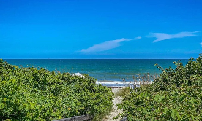 Cocoa Beach Condo | Seabreeze 3 Bed Condo w/Heated Pool & Tennis!