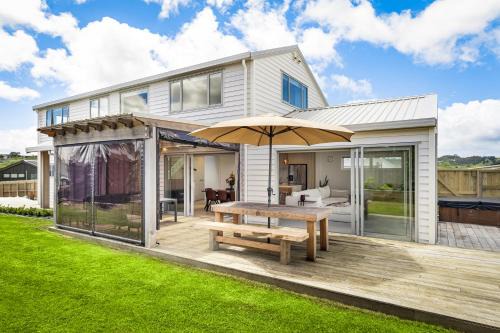 Snells Beach House | Seabreeze Escape - Snells Beach Holiday Home