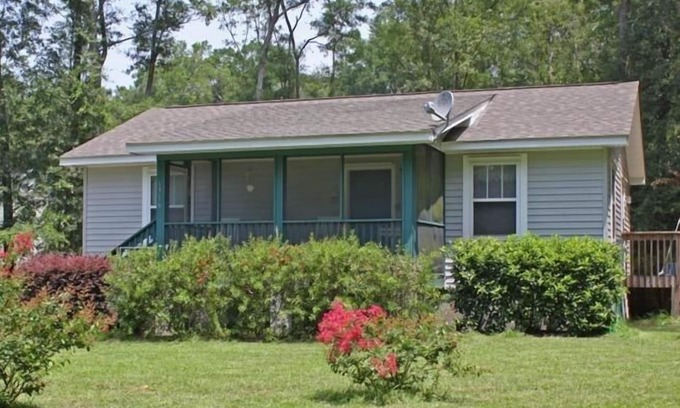 Edisto Island House | Seabrook Cottage - Nestled among the trees, a quiet rural retreat!