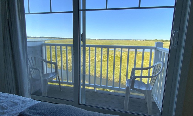 Seabrook Apartment | Seabrook Studio I - Walk to the beach!