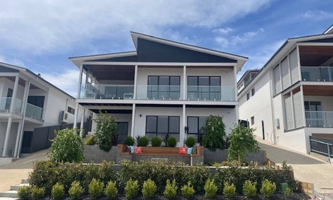 Normanville House | SeadaView - Luxury Views & Modern Comforts