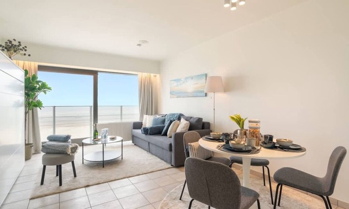 Oostduinkerke-Bad Apartment | Seaflower - studio with seaview in Oostduinkerke