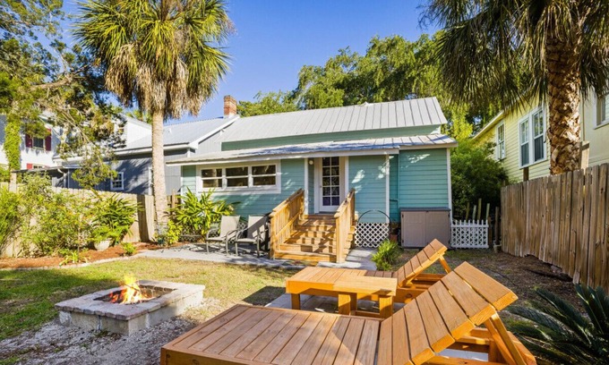 Cedar Key House | Seafoam Vacation Rental. Historic house near the water, coffee shop, restaurant