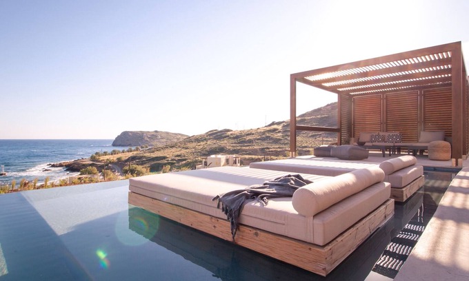 Mochlos Villa | Seafront 6 bedroom villa - 50m from the beach