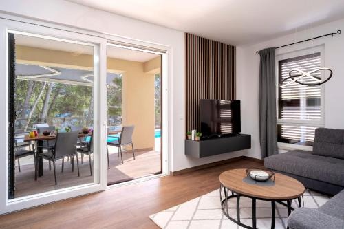 Ivan Dolac Apartment | Seafront Apartment Totally Beachin with Private Pool