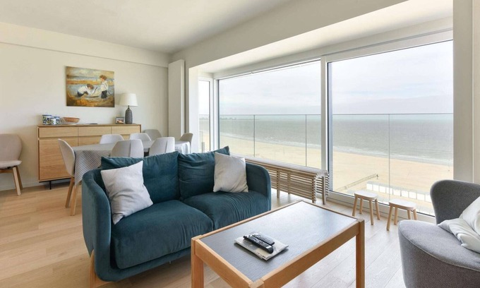 Albertstrand Apartment | Seafront Elegance Knokke