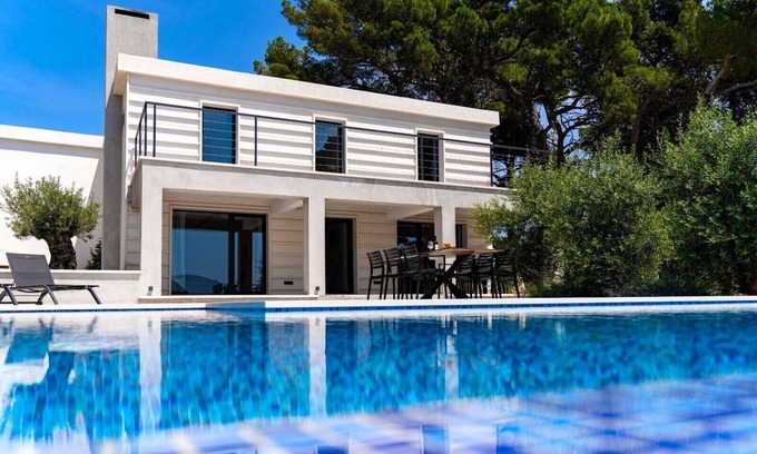 Sumartin Villa | Seafront Villa Serenita
