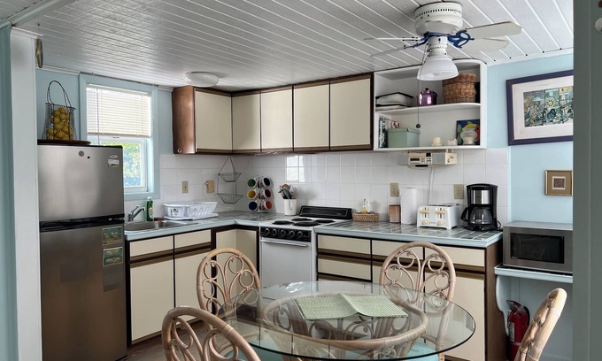 Frigate Bay Condo | Sealofts #18: Cozy 2-bed loft-style condo on the water with WiFi, pool and AC
