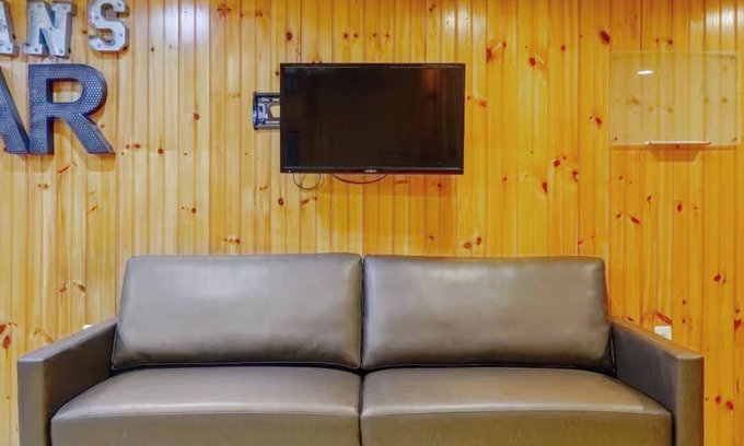 Winchester Apartment | Sean's Bar Cozy Irish Retreat