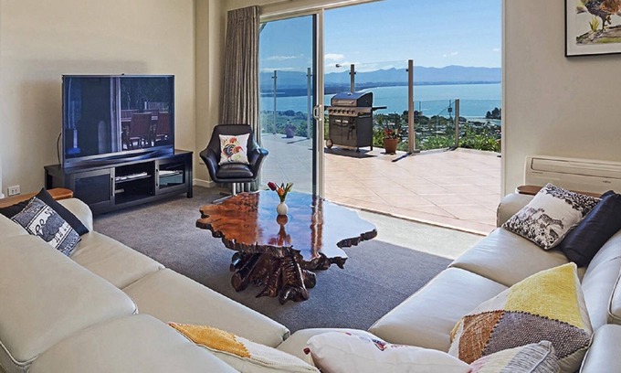 Britannia Heights House | Seasbreeze 3 - Spacious, Sunny Nelson Holiday Home with Sea Views!