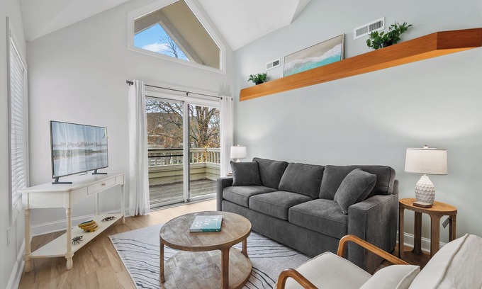Heron Harbour Isle Condo | Seascape Escape: Newly Renovated 2BR/2BA, Multiple Pools & Quick Walk to Beach!