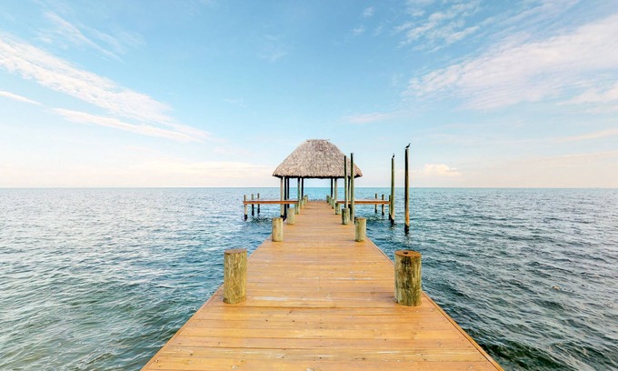 Surfside Condo | Seaside apartment w/beach access, ocean view, shared pool, WiFi & partial AC