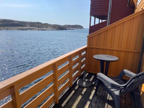 Nautnes Apartment | Seaside apartment with balcony A1
