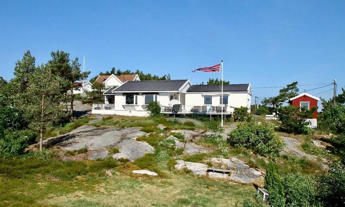 Lillesand House | Seaside cabin with terrace and ocean view
