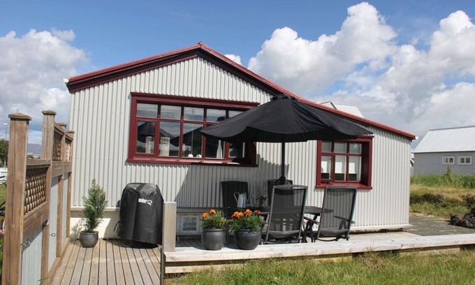 Eyrarbakki Cottage | Seaside cottages is a detached, 19th century stone-built cottage which stands by the Atlantic ocean