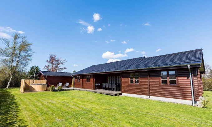 Skaven Strand House | Seaside Cozy Cottage-By Traum