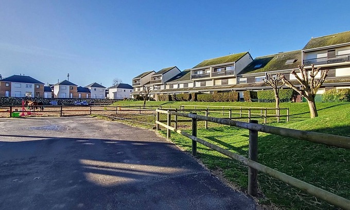 Courseulles-sur-Mer Apartment | Seaside Duplex Apartment for 8 with Balcony and Parking