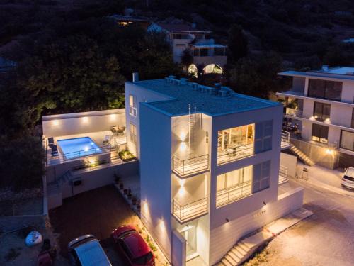 Komiza Apartment | Seaside Elegance Suites