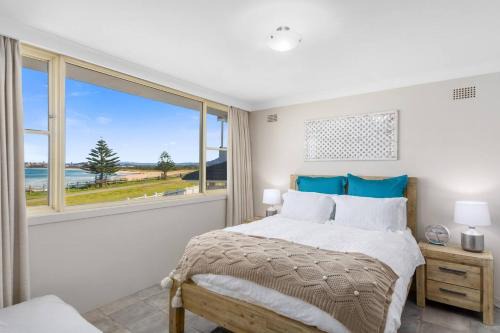 Towradgi Apartment | Seaside Escape - Stunning Vistas over Towradgi Beach