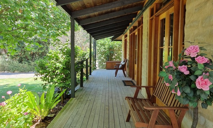 Brownlow Ki House | Seaside Garden Cottages: The Cottage & The Studio up to 5 Bedrooms, 3 Bathrooms