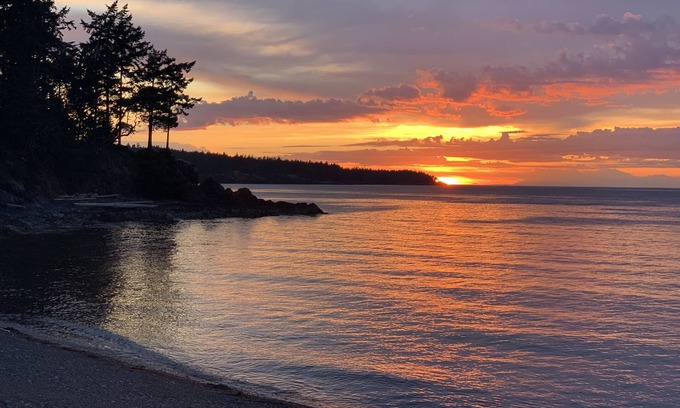 Regional District of Nanaimo House | Seaside Getaway - Steps Away From the Water
