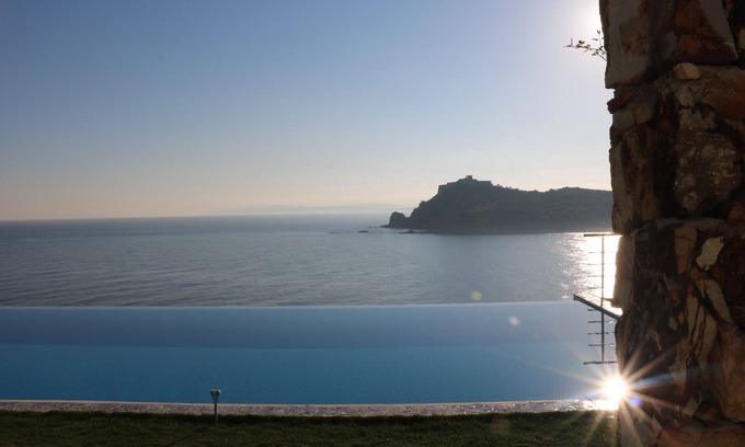 Tabarka Bed & Breakfast | SEASIDE GUEST HOUSE WITH STUNNING VIEW, UNIQUE IN THE MEDITERRANEAN