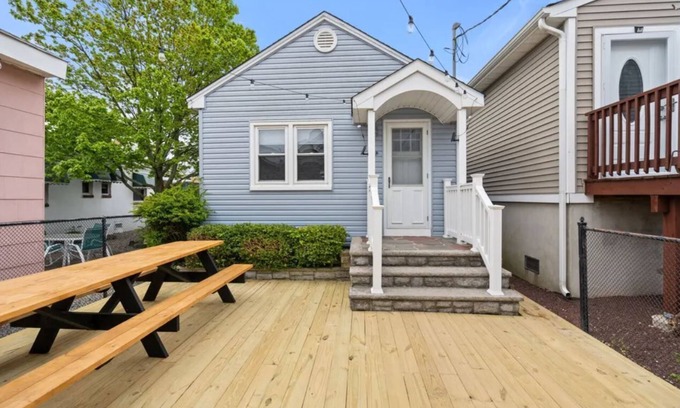 Seaside Heights House | SEASIDE HEIGHTS COTTAGE- BACK UNIT, 2 BEDROOMS, 1 BATH, SLEEPS 6