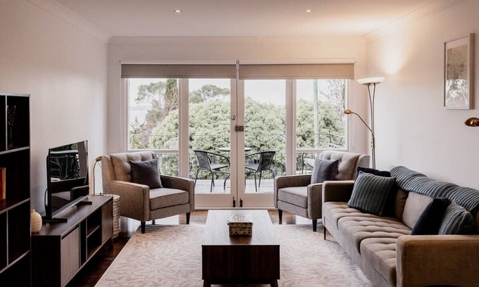 Taroona House | Seaside home with nearby beach access