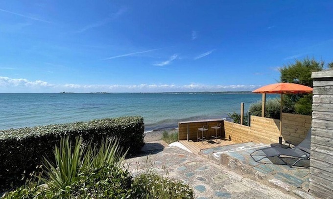 Reville Cottage | Seaside house with beach access and WIFI