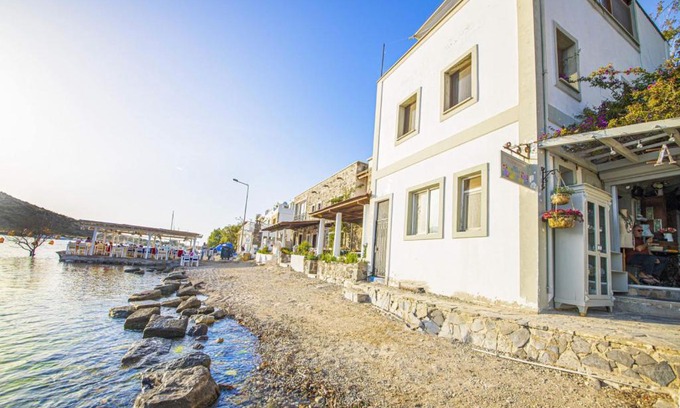 Gumusluk House | Seaside House with Refreshing View in Gumusluk