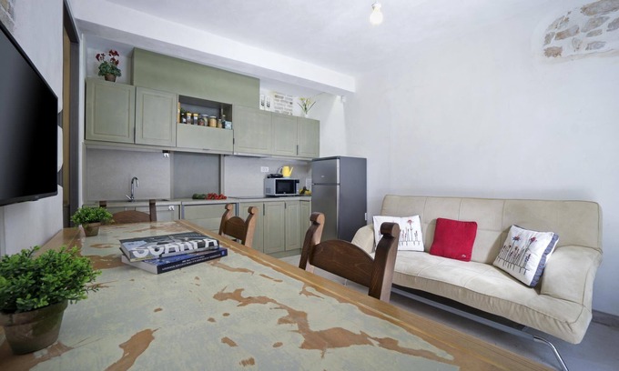 Koum Kapi Apartment | Seaside Luxury One Bedroom Athinon Apartment