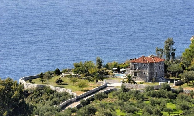 Lefktron Villa | Seaside Mulberry Villa in Stoupa