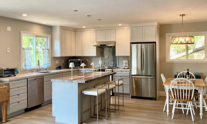 El Granada House | Seaside Retreat near Surfers Beach NEWLY REMODELED