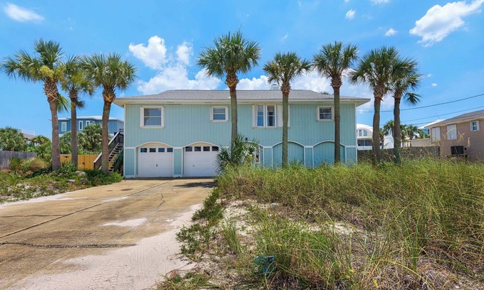 Toilla Segunda House | 🌴Seaside Serenity | Coastal Charm w/Private Pool, Walk to Beach, Pets Welcome