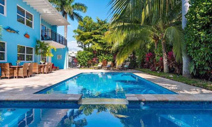 Palm Beach Shores Condo | ⭐SEASIDE SERENITY⭐Singer Island 2/2⭐Huge Pool+Spa⭐