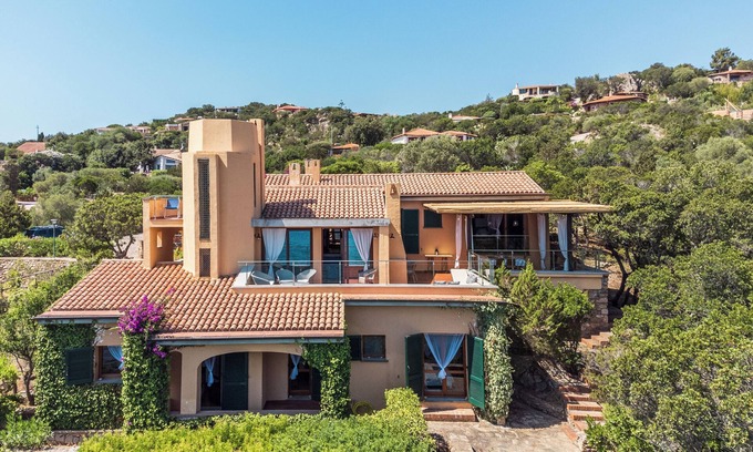 Tiriddo Villa | Seaside Villa and Private Beach