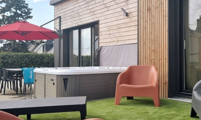 Santec Villa | Seaside villa - Spa, paddle - Rated 4 stars, Villa bord de mer - Spa, paddle - 4 étoiles