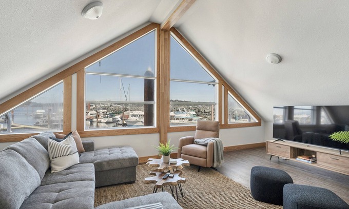 Campbell River Condo | Seasky: Serene Float Living