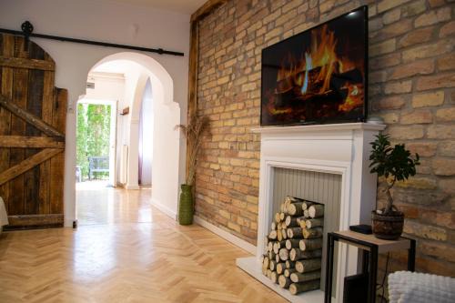 Szeged Apartment | Season One Apartman